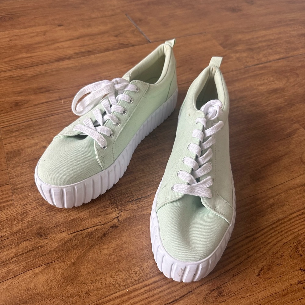 Platform sneaker